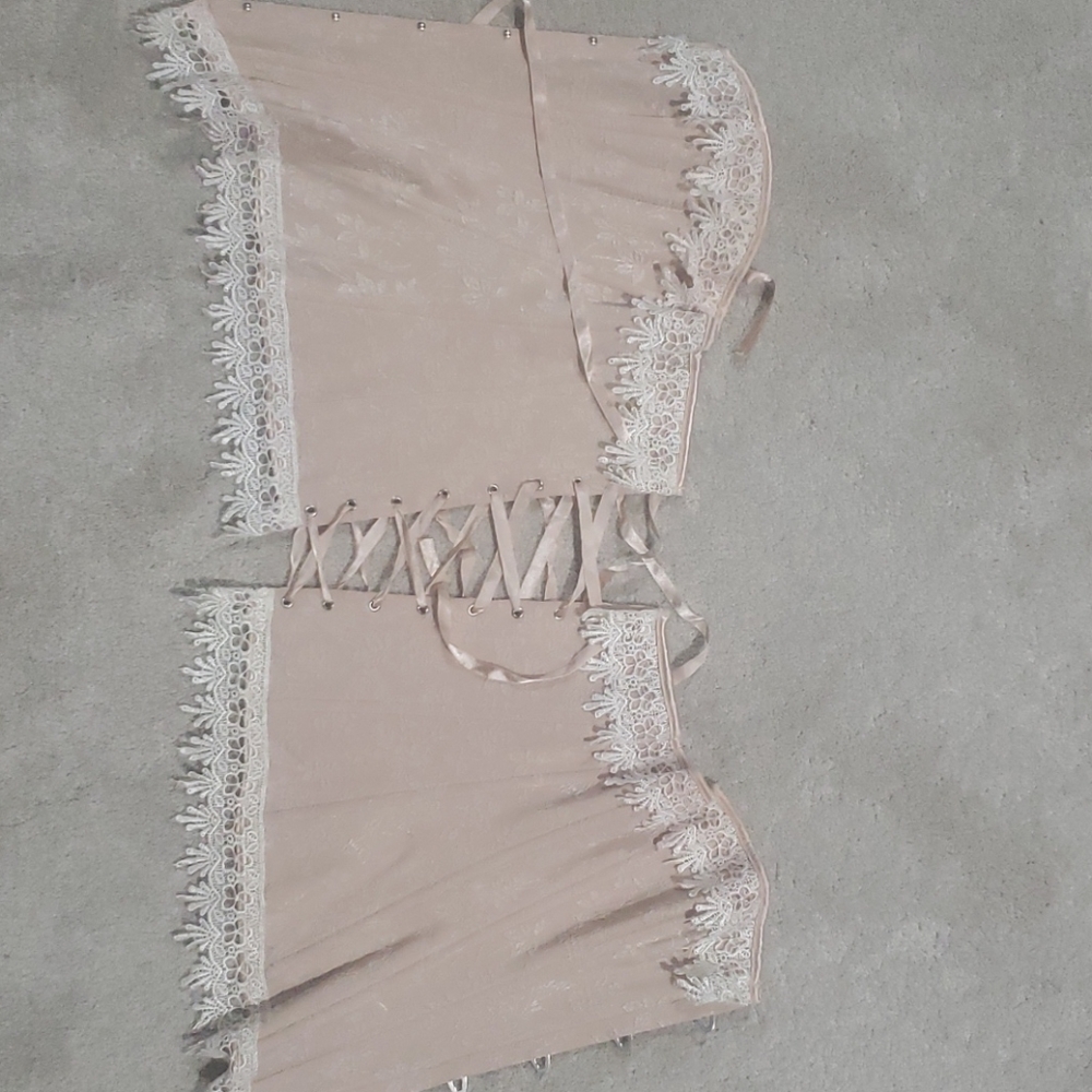 Corsets - Picture 2 of 4